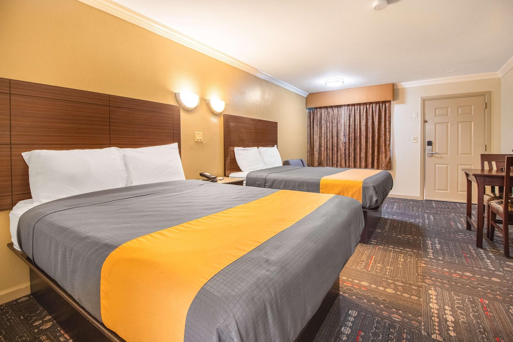 Americas Best Value Inn Houston Heights At I-45 Exterior foto