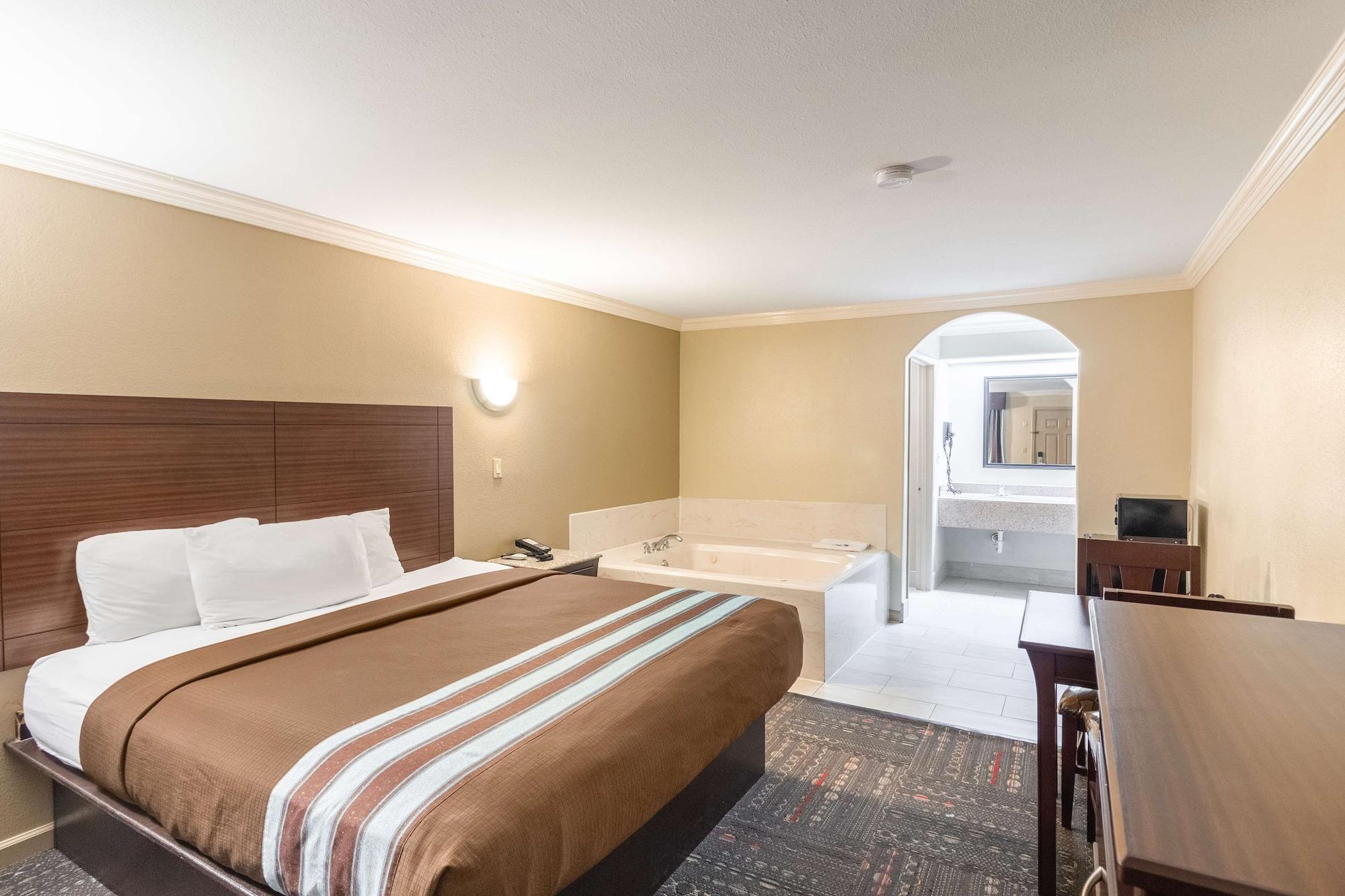 Americas Best Value Inn Houston Heights At I-45 Exterior foto