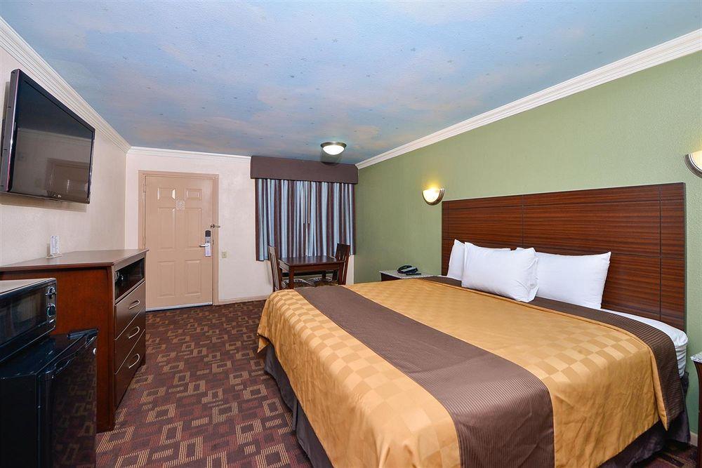 Americas Best Value Inn Houston Heights At I-45 Exterior foto