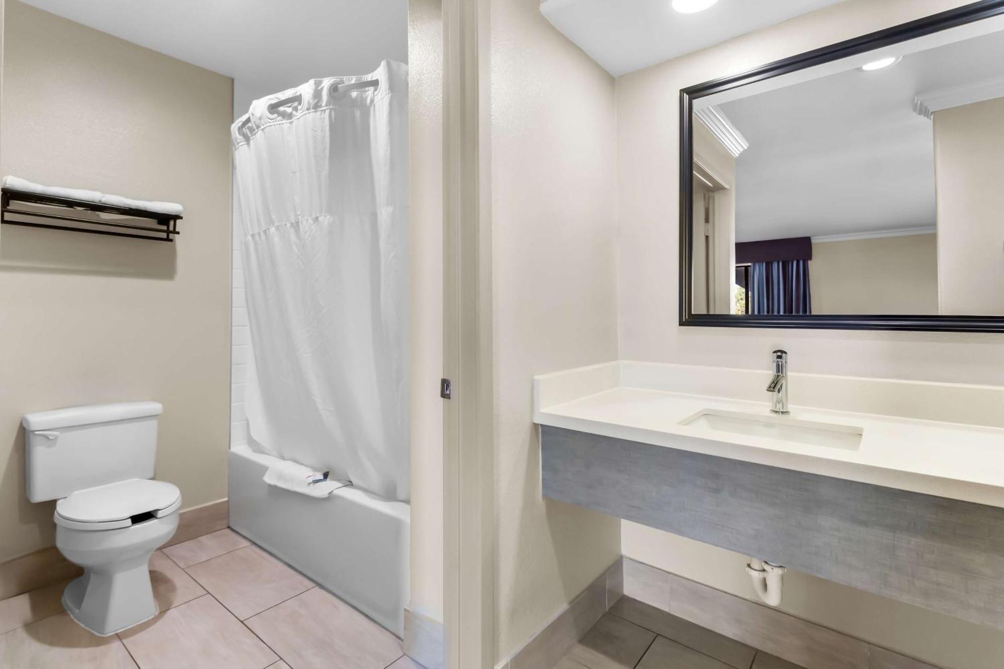 Americas Best Value Inn Houston Heights At I-45 Exterior foto
