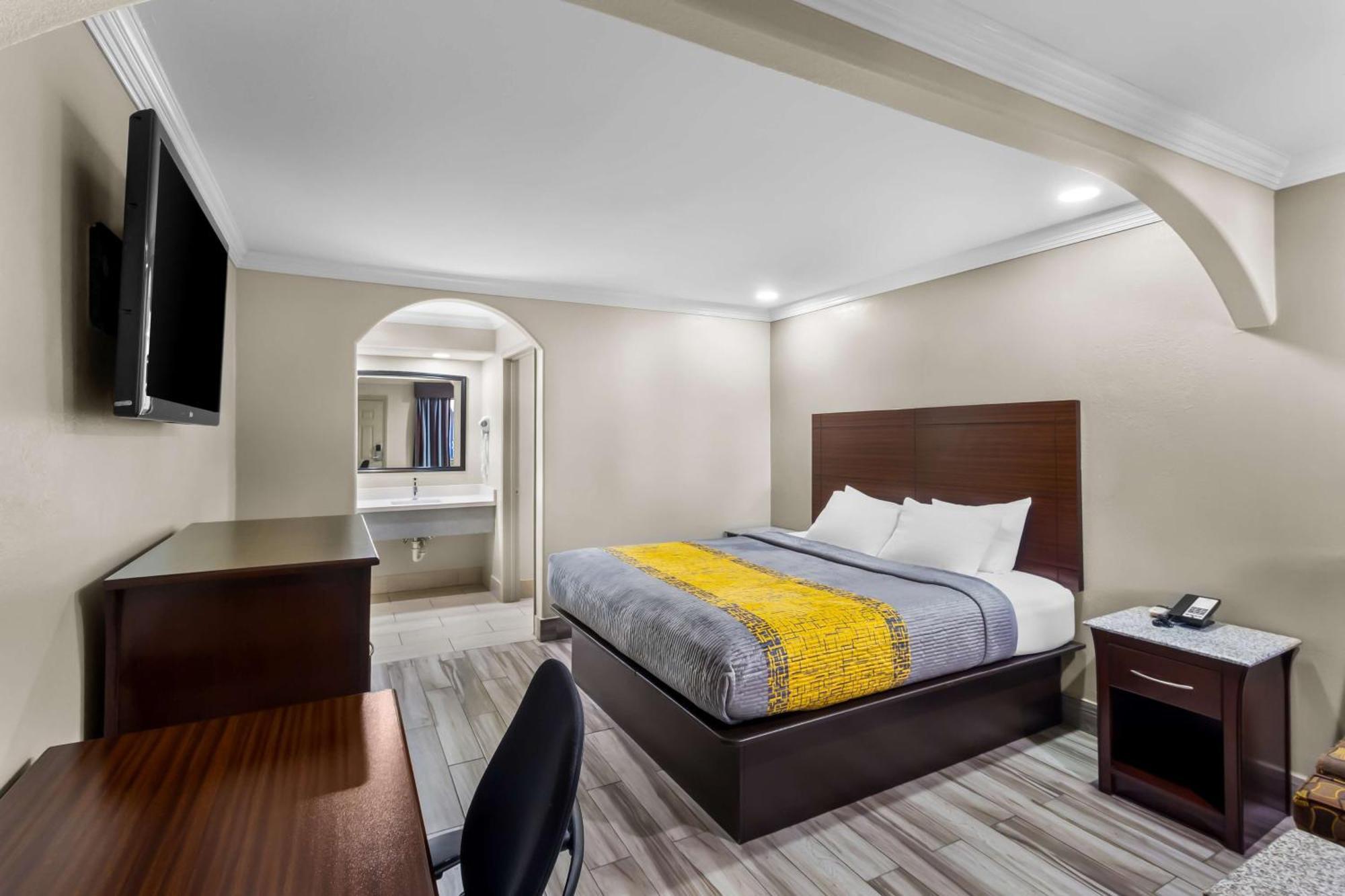 Americas Best Value Inn Houston Heights At I-45 Exterior foto