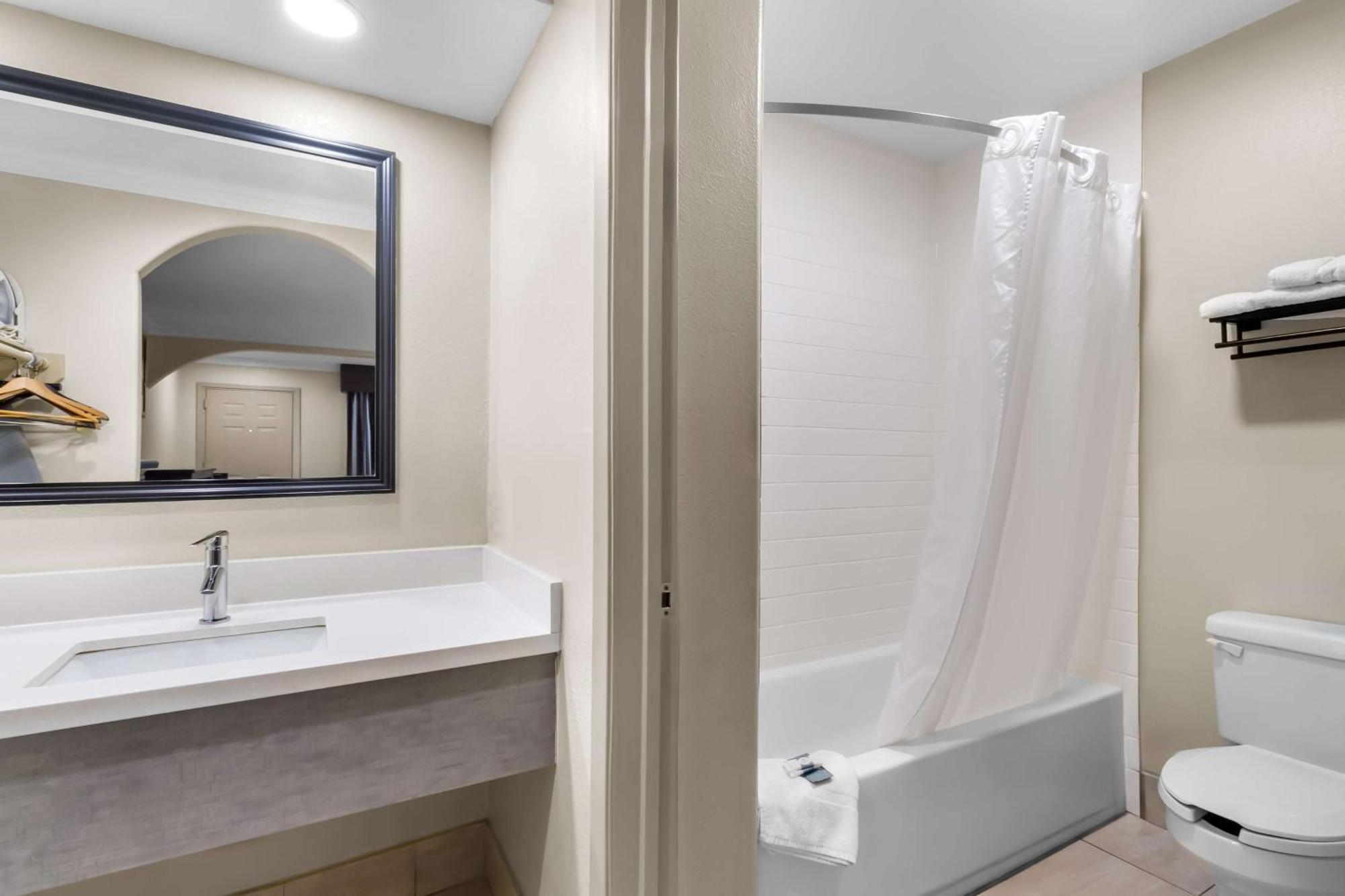 Americas Best Value Inn Houston Heights At I-45 Exterior foto