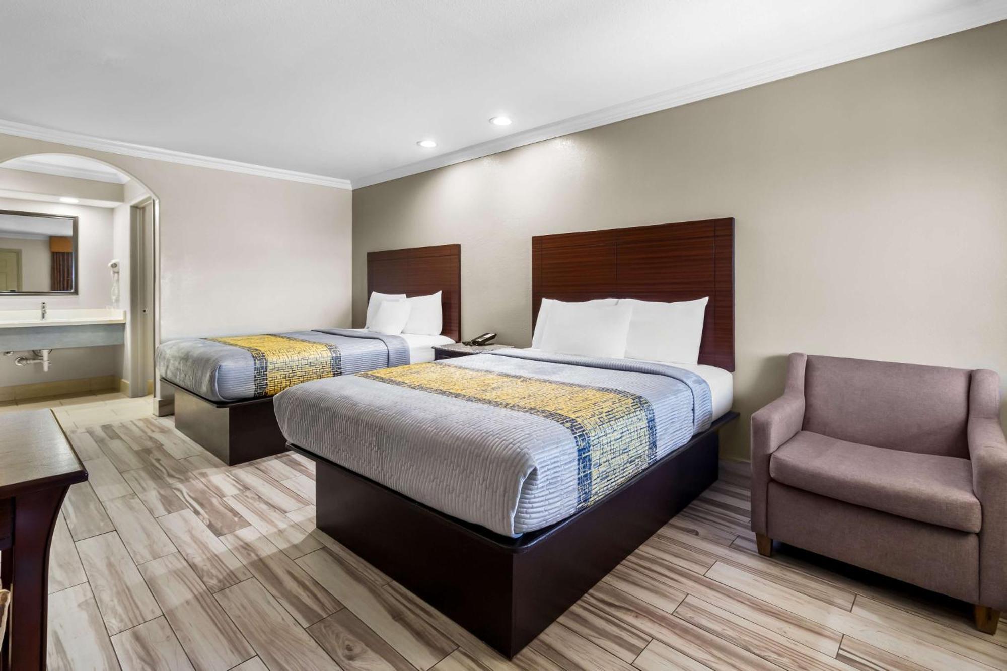 Americas Best Value Inn Houston Heights At I-45 Exterior foto