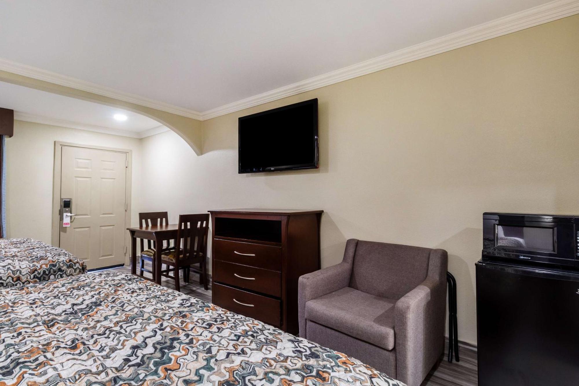 Americas Best Value Inn Houston Heights At I-45 Exterior foto