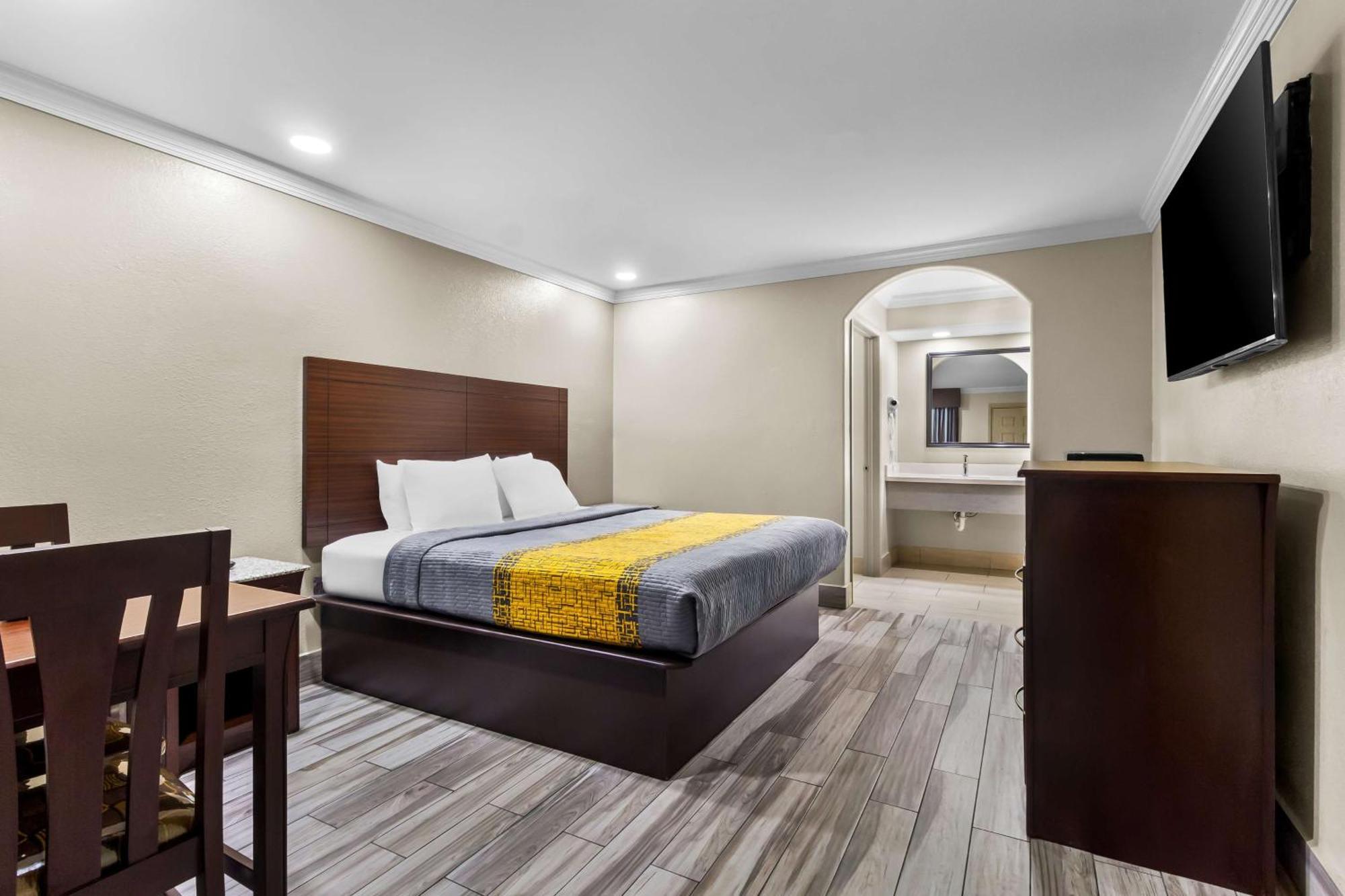 Americas Best Value Inn Houston Heights At I-45 Exterior foto