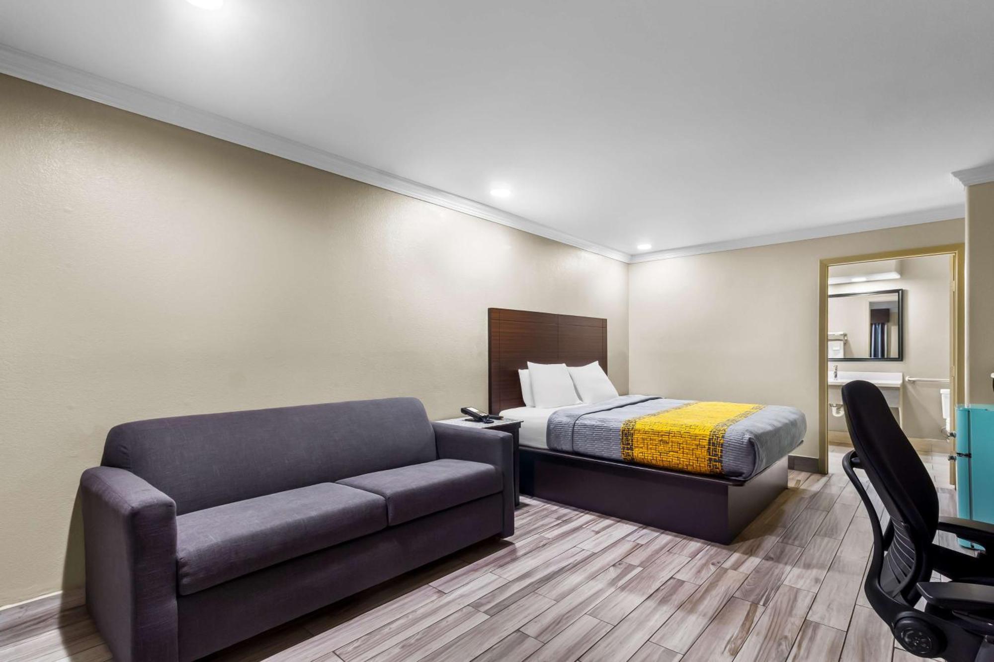 Americas Best Value Inn Houston Heights At I-45 Exterior foto