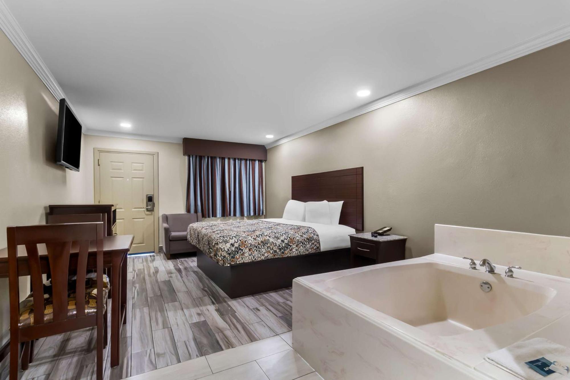 Americas Best Value Inn Houston Heights At I-45 Exterior foto