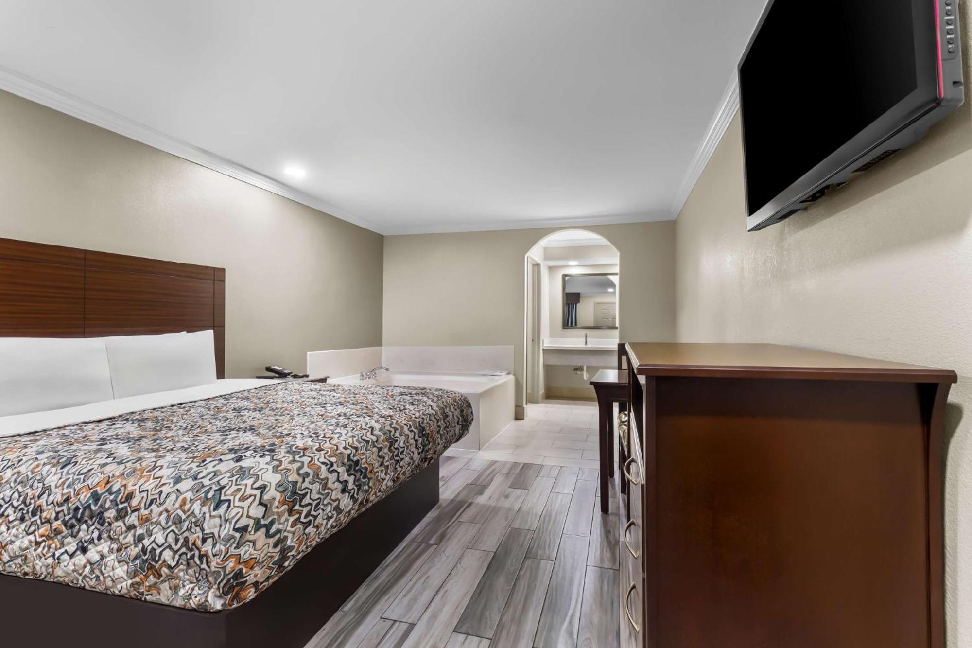 Americas Best Value Inn Houston Heights At I-45 Exterior foto