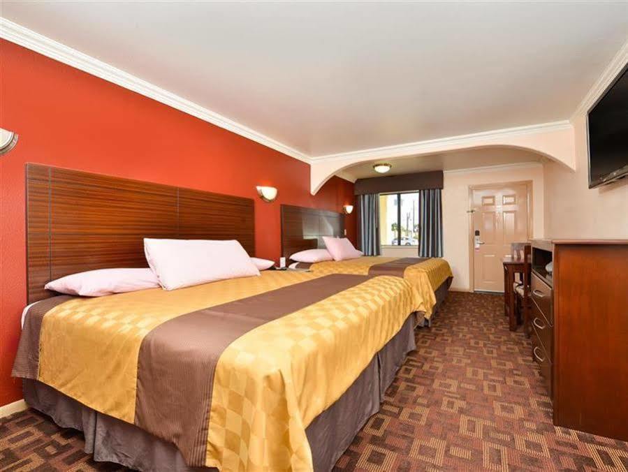 Americas Best Value Inn Houston Heights At I-45 Exterior foto